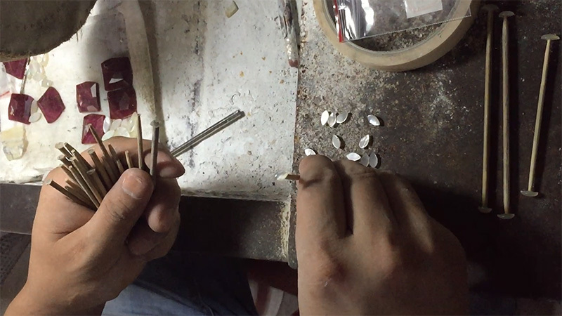 Stickup the gule to the straight stick for handmade polish shiny light